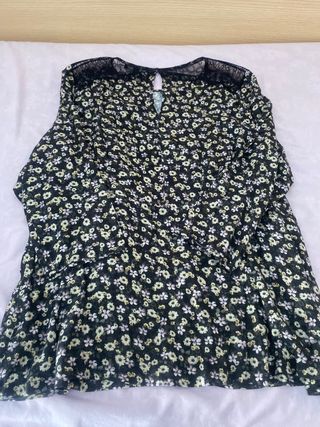 Blusa negra floral 