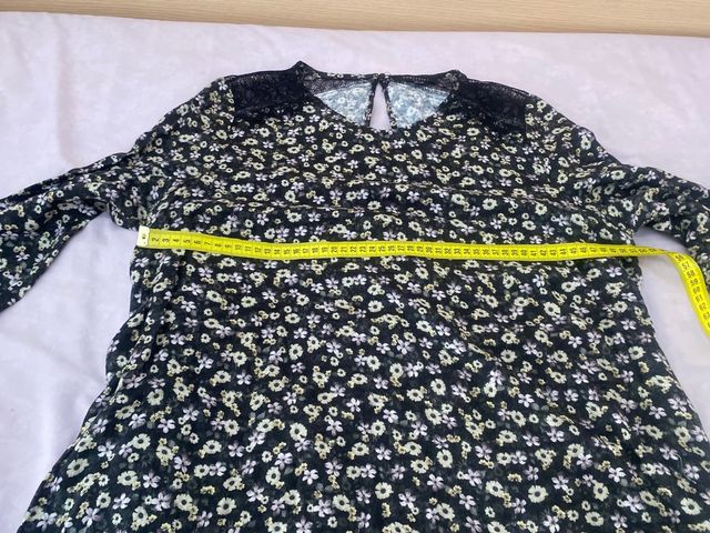Blusa negra floral