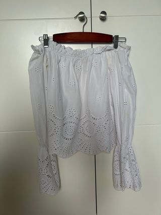 Blusa blanca hombros caídos