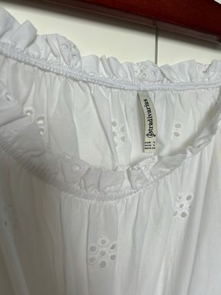 Blusa blanca hombros caídos