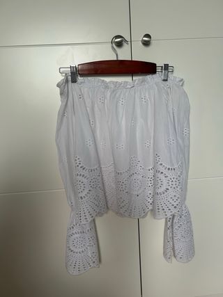 Blusa blanca hombros caídos