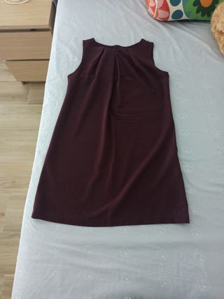 Vestido color vino  sin mangas