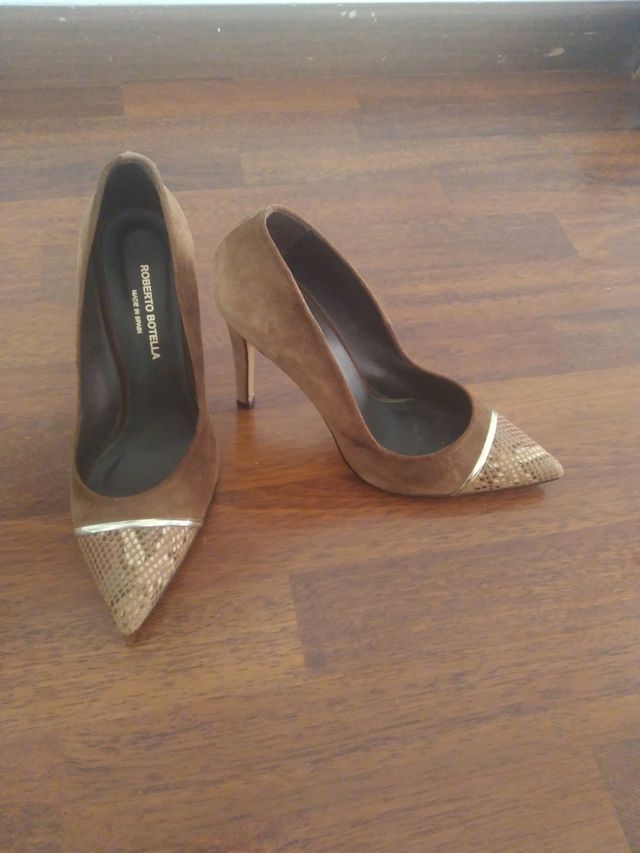 Tacones Roberto Botella ante marrón