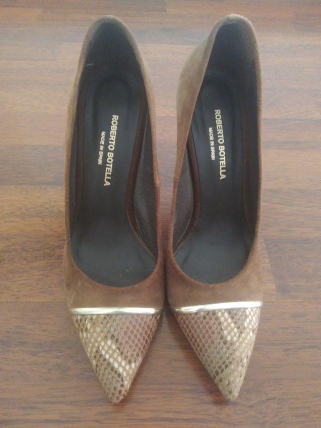Tacones Roberto Botella ante marrón