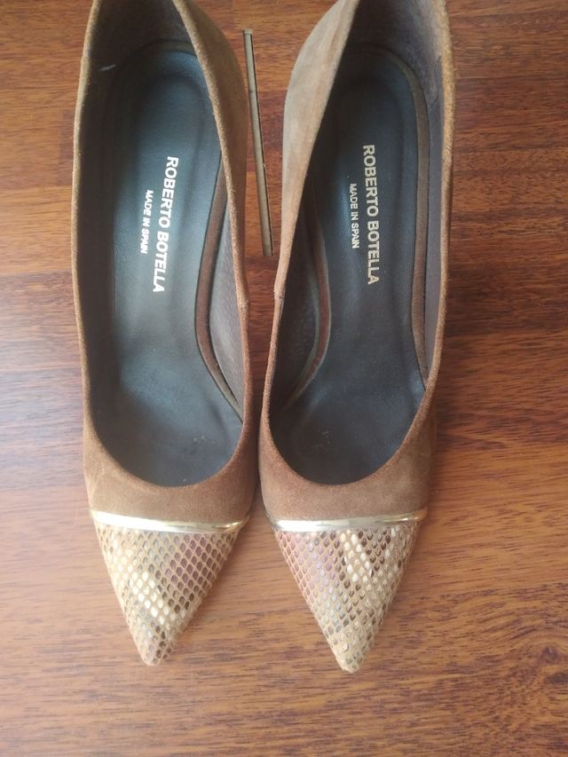 Tacones Roberto Botella ante marrón