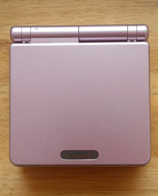 Sinclair ZX Spectrum +2 y Game Boy Advance SP