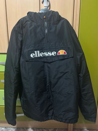 Chaqueta ellesse negra