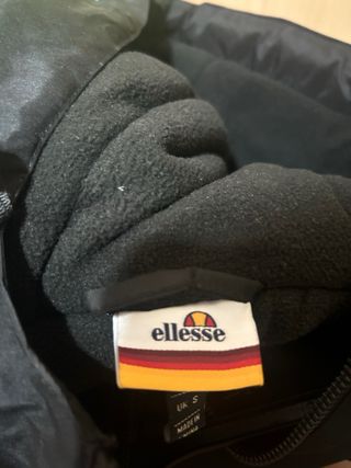 Chaqueta ellesse negra