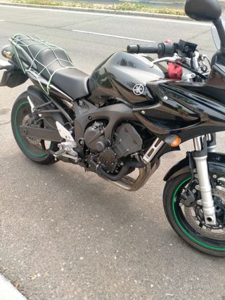 Yamaha Fazer 600 negra