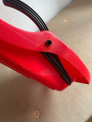 Trineo rojo infantil usado