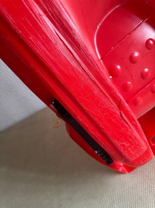 Trineo rojo infantil usado