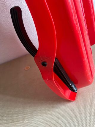 Trineo rojo infantil usado