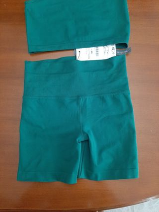 Conjunto deportivo verde zara nuevo