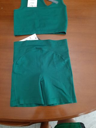 Conjunto deportivo verde zara nuevo
