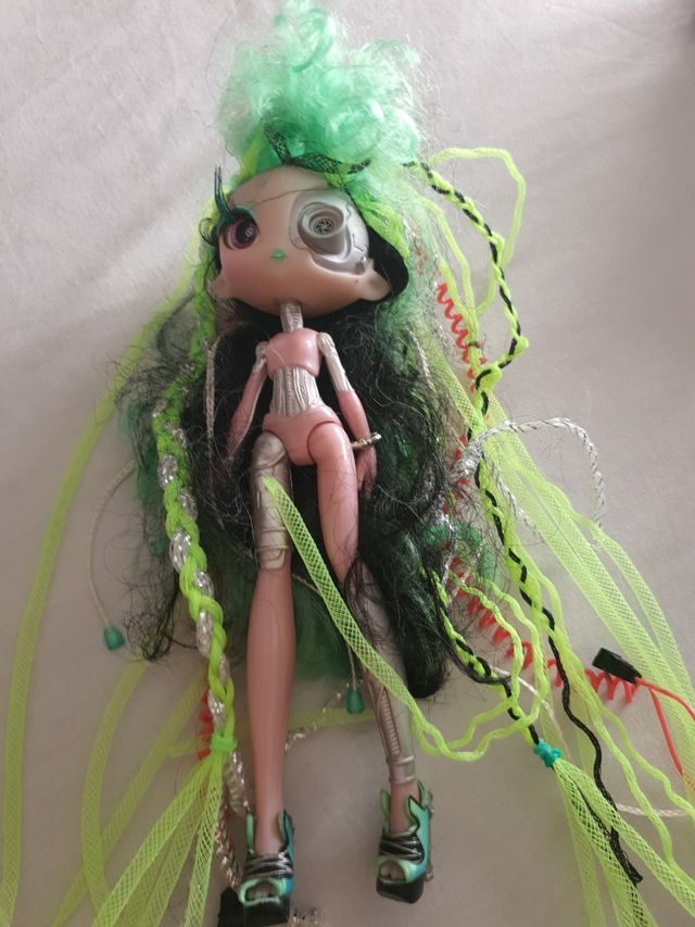 Novi Stars - Muñeca Curl N'Coil: Roe Botik (Bandai