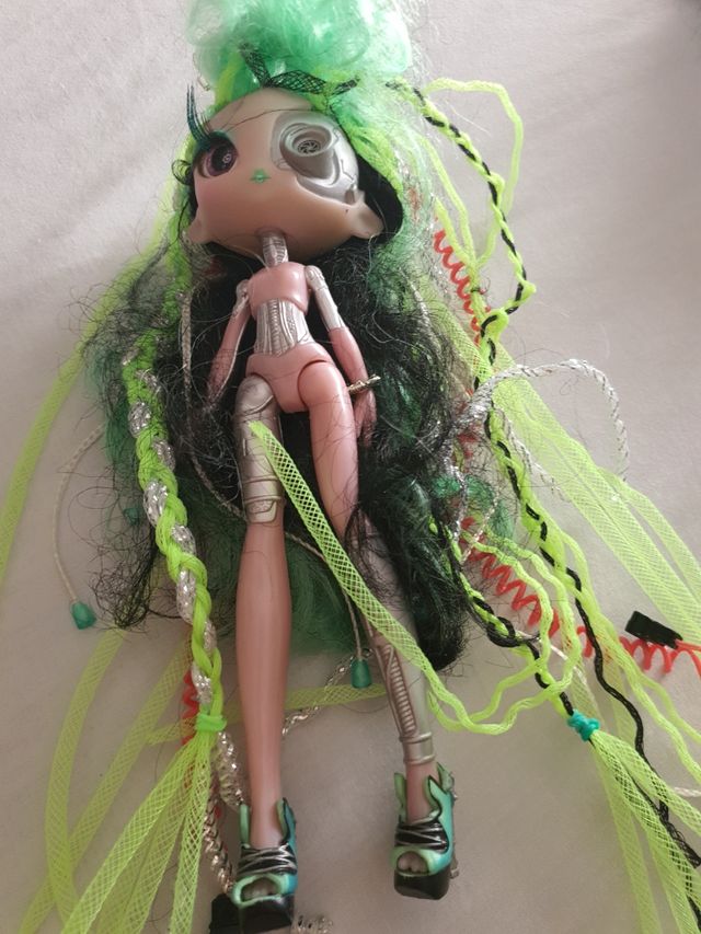 Novi Stars - Muñeca Curl N'Coil: Roe Botik (Bandai