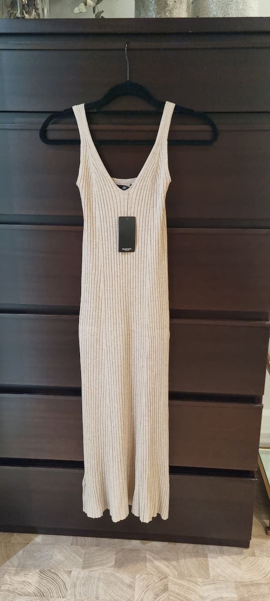 Vestido midi de Mango.