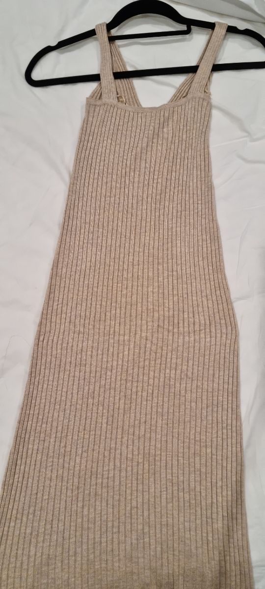 Vestido midi de Mango.