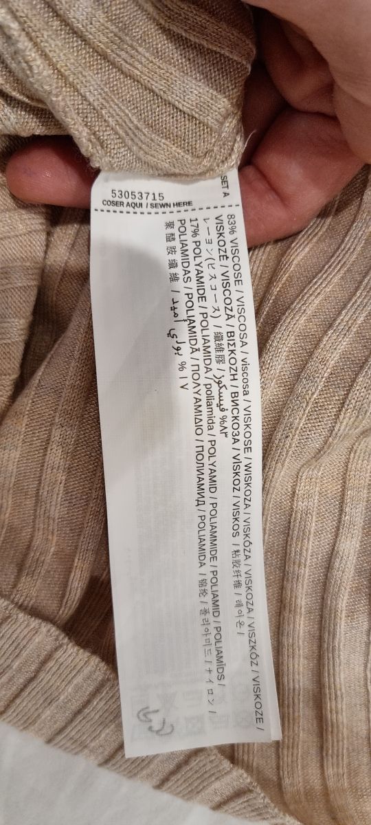 Vestido midi de Mango.