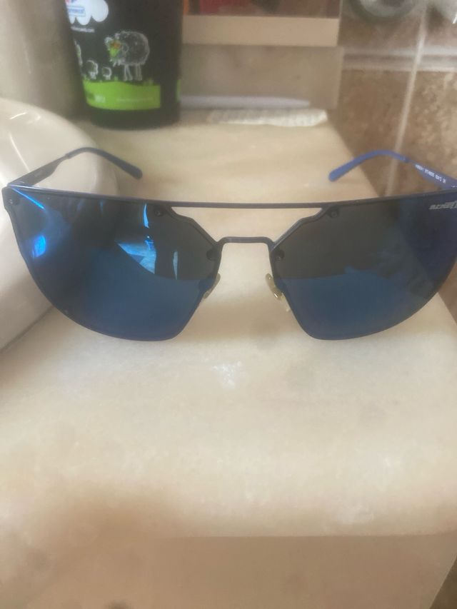 Gafas sol azules - modernas ARNETE ORIGINALES