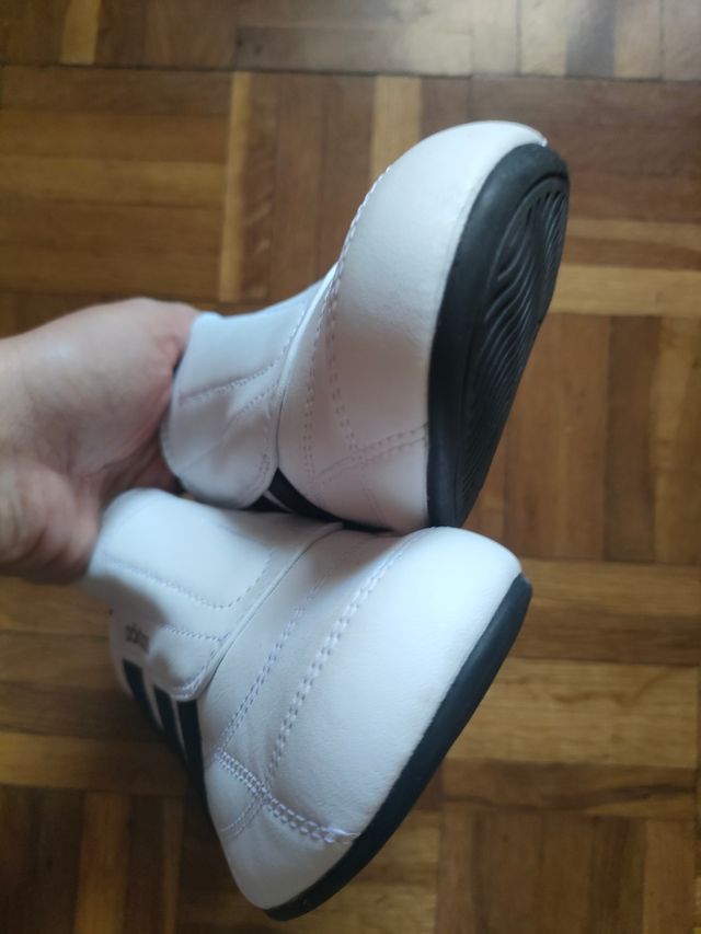 Zapatillas Adidas Tekwen blancas