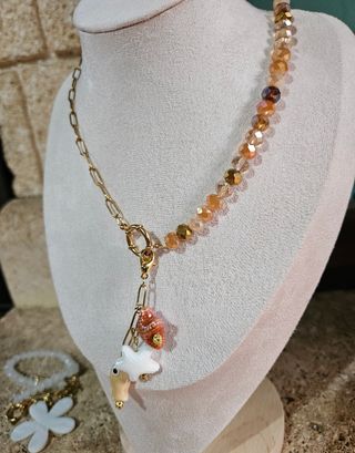Collar en cristal y acero. No incluye charms
