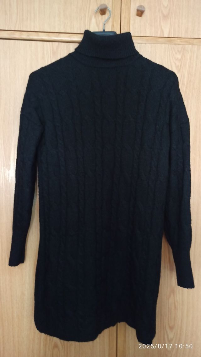 Jersey largo negro punto máquina cuello alto