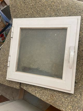 Ventana aluminio blanca de 60x 62 centímetro