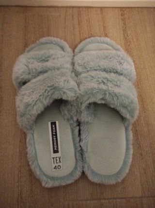 Lote chanclas y zapatillas de casa talla
 39-40