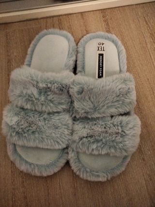 Lote chanclas y zapatillas de casa talla
 39-40