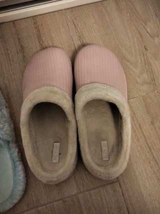 Lote chanclas y zapatillas de casa talla
 39-40