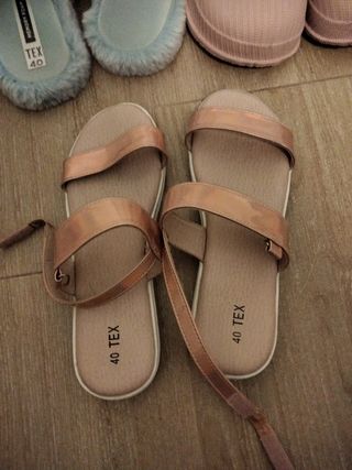 Lote chanclas y zapatillas de casa talla
 39-40