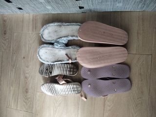 Lote chanclas y zapatillas de casa talla
 39-40