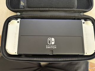 Nintendo Switch OLED bianca