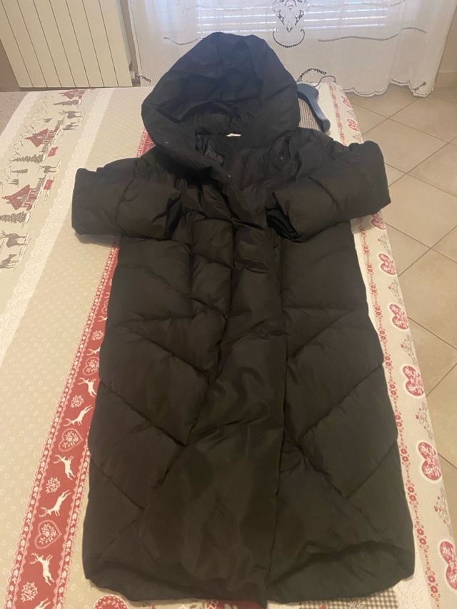 Piumino lungo nero invernale