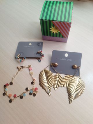 Parfois - Joyas doradas y multicolor