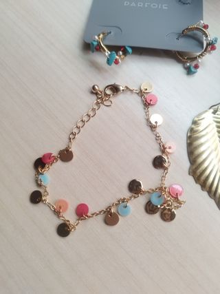 Parfois - Joyas doradas y multicolor