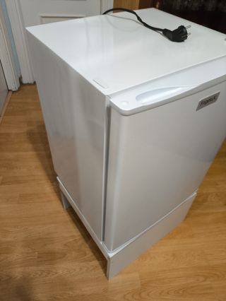 Congelador pequeño , negociable 