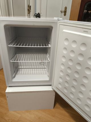 Congelador pequeño , negociable 