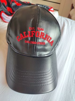 Gorra California - Negra y Roja