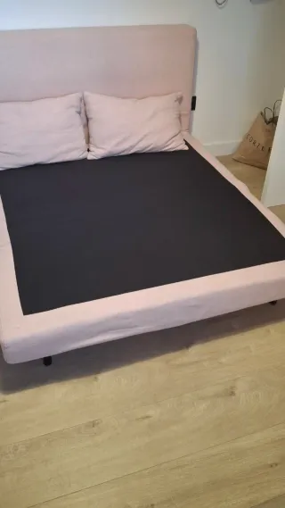 Sofá cama SKLUM rosa.