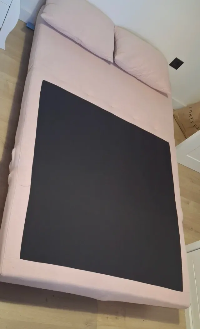 Sofá cama SKLUM rosa.