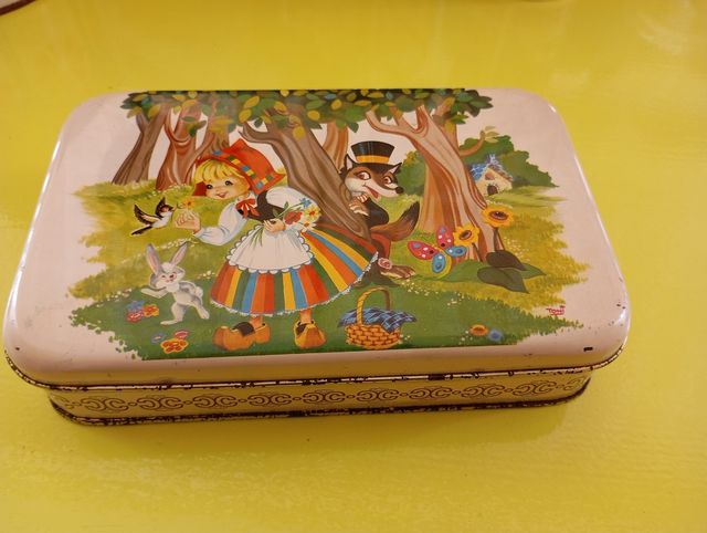 Caja metal vintage Caperucita