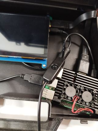 Raspberry Pi 3 B+ con pantalla táctil 7"
