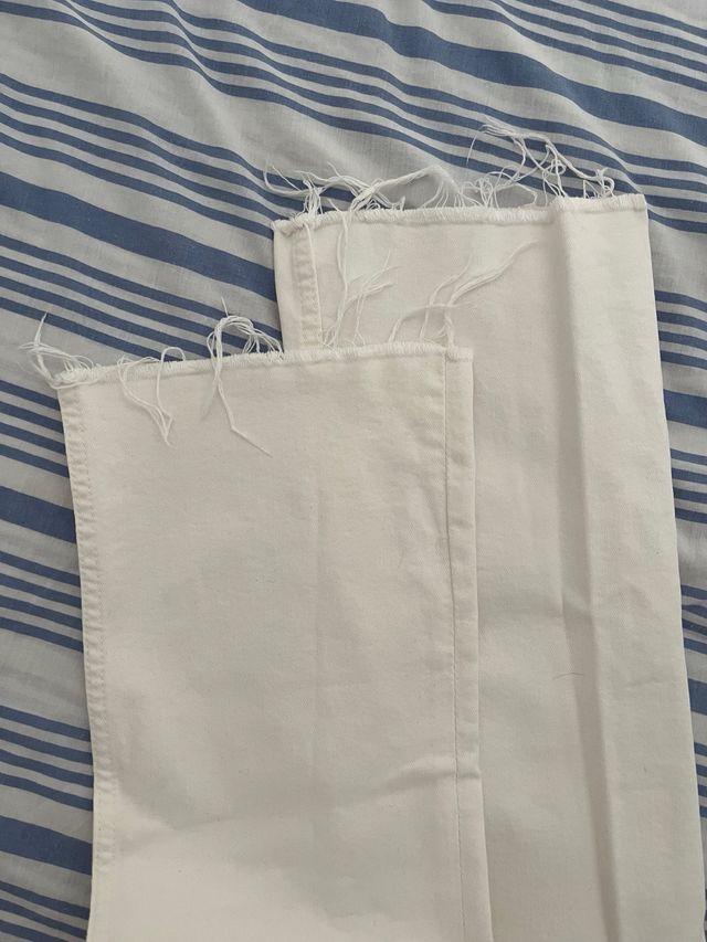 Vaqueros Zara blancos acampanados