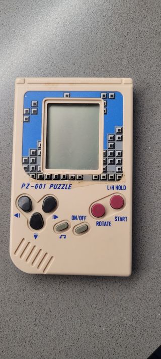 PZ-601 Puzzle: Consola Retro Beige