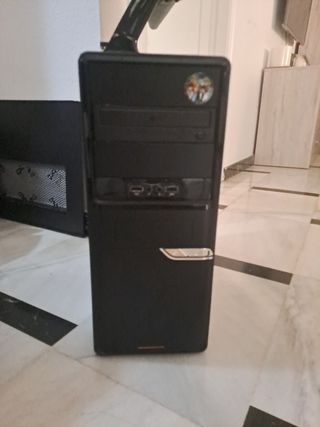 Torre PC sobremesa negra