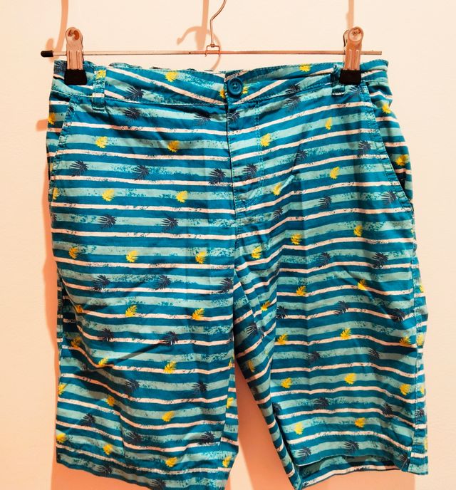 Bermudas rayas hojas - niño