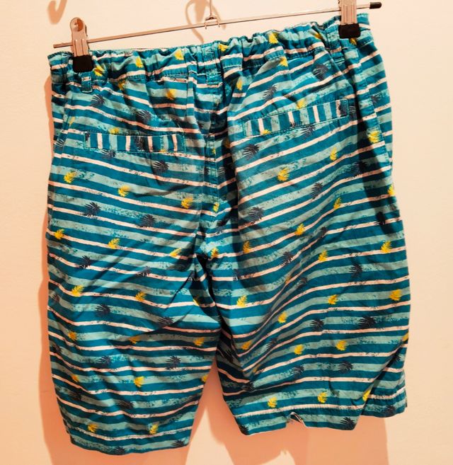 Bermudas rayas hojas - niño