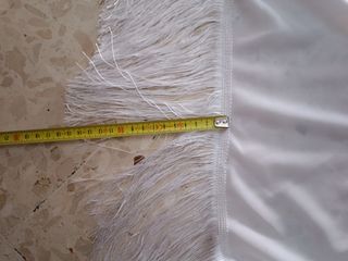Mantoncillo blanco bordado flores rojas